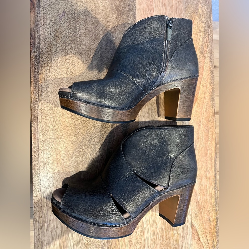 Dansko Delphina Block Heel Bootie In Aged Bronze Metallic Size 37
